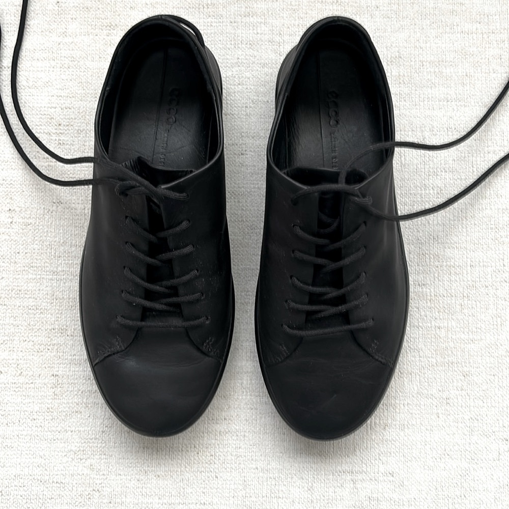 Ecco Danish Design Sneakers. Size 7. Leather Upper and Leather Lined. Black New